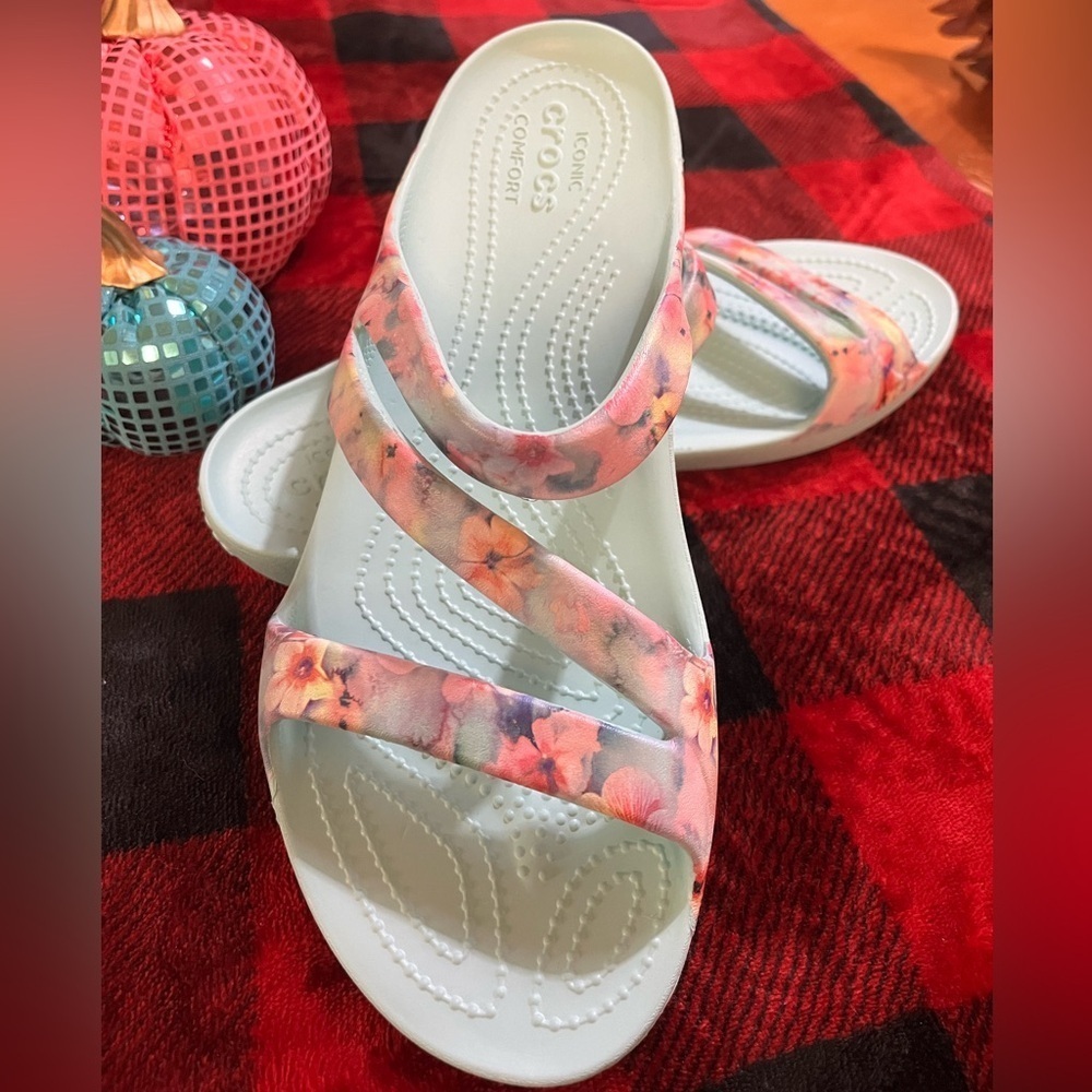 Crocs Women Multicoloured Printed Kadee II Dream Slip-On, Size 11 - Picture 4 of 16